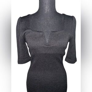 5/25$ ✨ Black Ribbed V’Dress